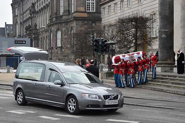 Prens Henrik son yolculuğuna uğurlandı