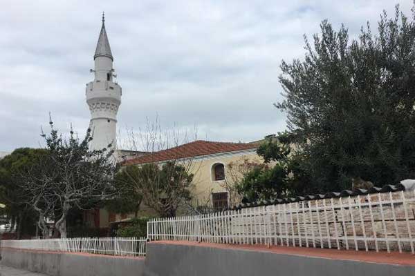 Kuşadası'nda minarelerden müzik yayını tepki çekti