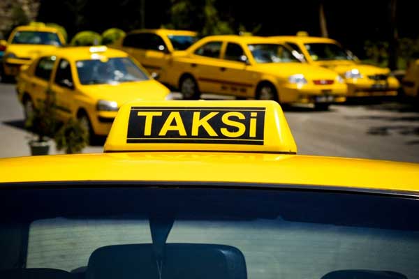 Turisti dolandıran taksiciye 10 yıl hapis istemi