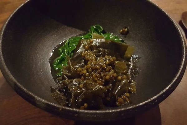 2 bin 300 TL hesap ödediği restoranın yemeklerini paylaştı