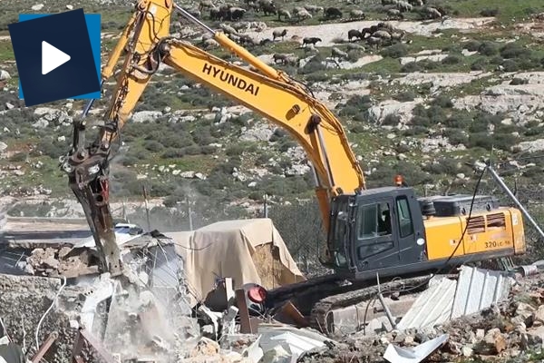 İsrail Kudüs'te Filistinlilere ait bir ev ve dükkanı yıktı