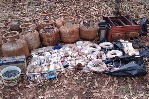 Bitlis'te PKK sığınakları imha edildi