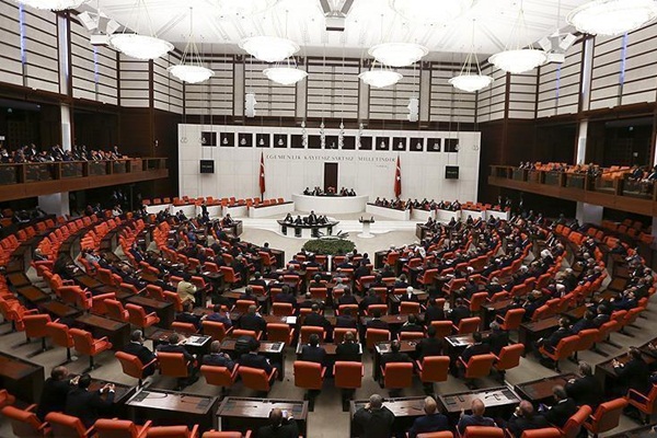 Bazı KHK'lar hakkındaki tasarı kabul edildi