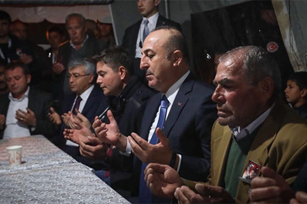 Dışişleri Bakanı Çavuşoğlu'dan, şehit evine ziyaret