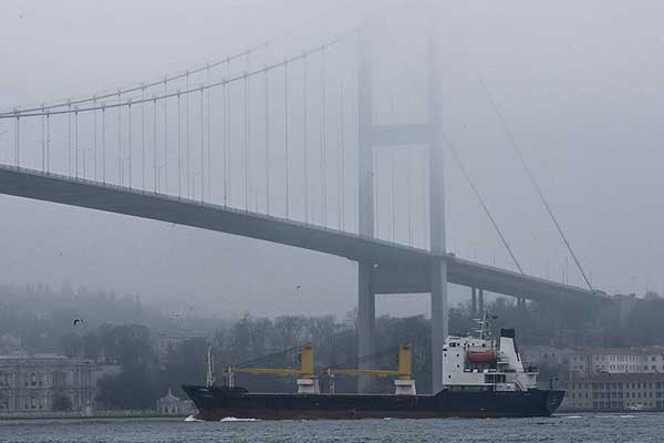 İstanbul Boğazı gemi geçişlerine kapatıldı