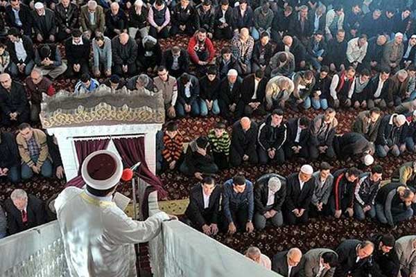 Bugünün Cuma hutbesi: Bağımlılık tuzaktır