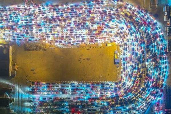 Çin'de feribot kuyruğu