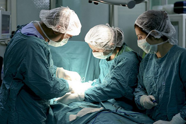 Yumurtalığından 2,5 kilo ağırlığında kitle çıkartıldı