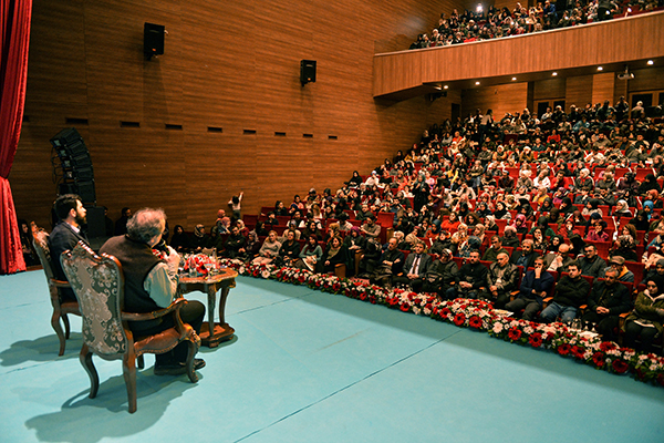 Semih Kaplanoğlu: Ben şiirden beslenen birisiyim