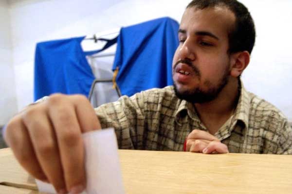 Hollanda'da görme engelliler tek başına oy verebilecek