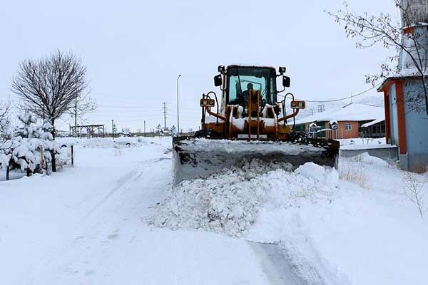 Bitlis'te eğitime bir gün kar engeli