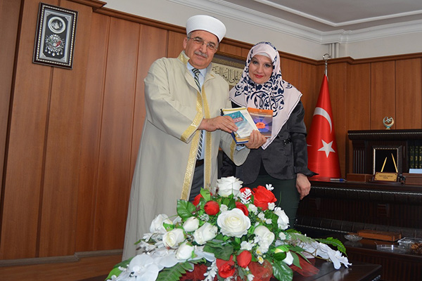 Makedonyalı kadın akademisyen Müslüman oldu