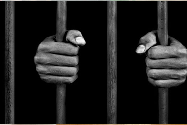 FETÖ'den yargılanan öğretmenlere ceza yağdı