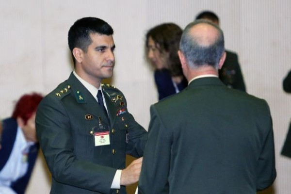 FETÖ'cü eski yüzbaşı hakkında yakalama kararı