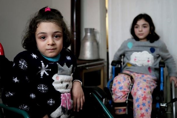 DEAŞ saldırısıyla sakat kalan kardeşler Türkiye'de hayata tutundu