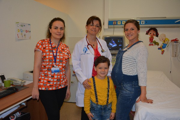 Akrebin soktuğu minik Tuana ölümden döndü