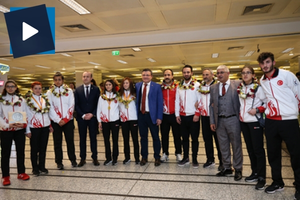 Özel sporcular Türkiye'ye döndü