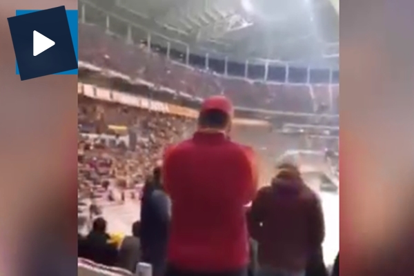 Türk Telekom'a ilk kez gelen gurbetçi taraftar göz yaşlarına boğuldu