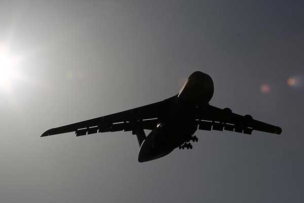 Uçaktan 5 milyon dolar çalındı