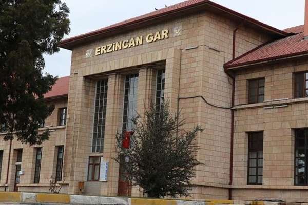 Depremlerin yıkamadığı yapı: Erzincan Tren Garı