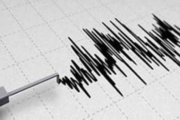 Endonezya'da 5,7 büyüklüğünde deprem