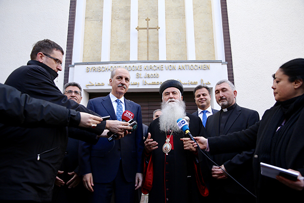 Numan Kurtulmuş Berlin'de Ortodoks Süryani Kilisesi'ni ziyaret etti