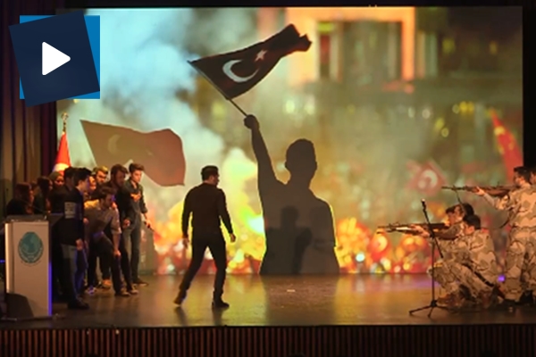 Saraybosnalı öğrencilerden duygulandıran 15 Temmuz sahnesi