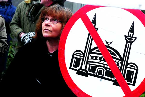 İngiltere'de 'Bir Müslüman'ı cezalandır!' paniği