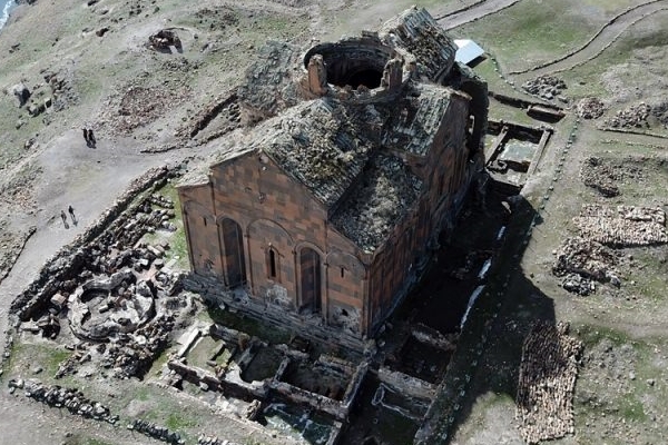 Turistlerin gözdesi 'Ani' her mevsim ayrı güzel