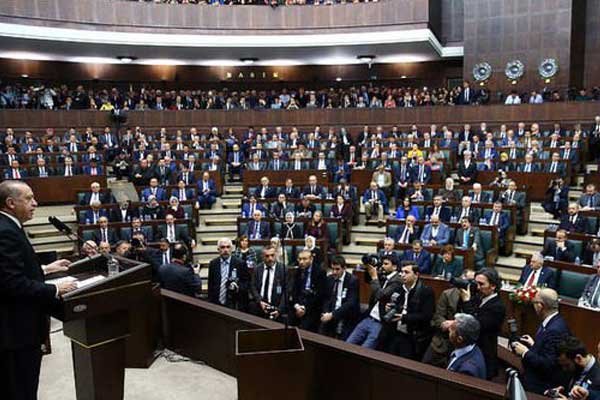 AK Parti grup toplantısı iptal edildi