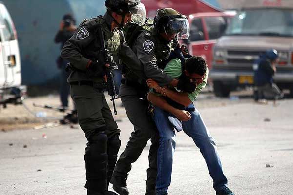 İsrail askerleri 11 Filistinliyi gözaltına aldı