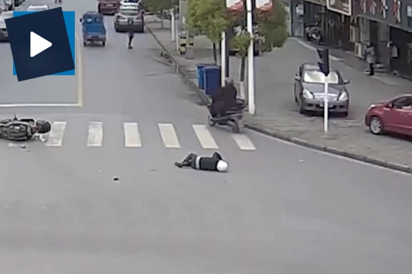 Motosikletliye çarpıp kaçan şoföre haddini bildirdiler