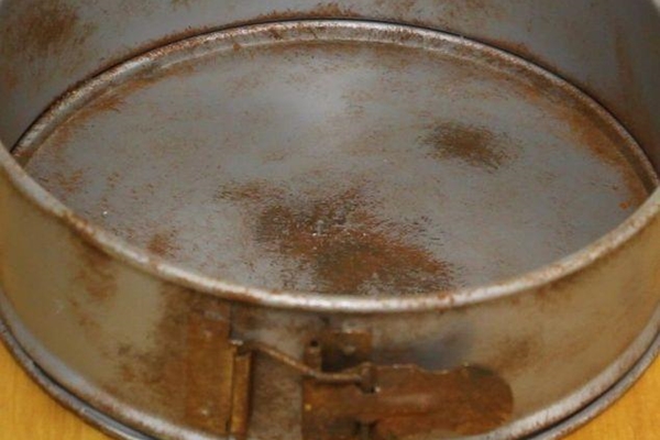 Mutfak eşyalarından pas lekesi nasıl çıkar?