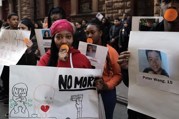 ABD'de binlerce öğrenciden Trump'a silah protestosu