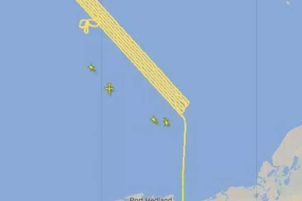 Avustralya'da helikopter okyanusa düştü