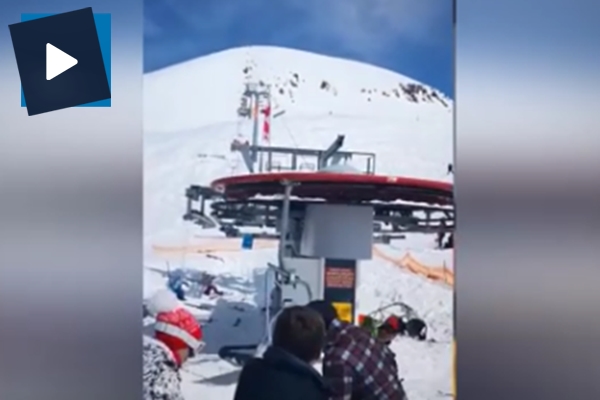Çıldıran teleferik yolcuları fırlattı!