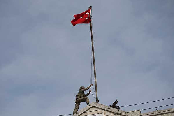 Afrin'e Türk bayrağının çekilme anı - 2