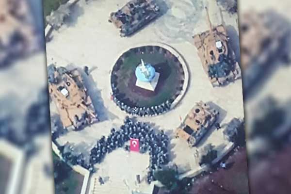 Mehmetçik Afrin merkezde 'hilal' çizdi