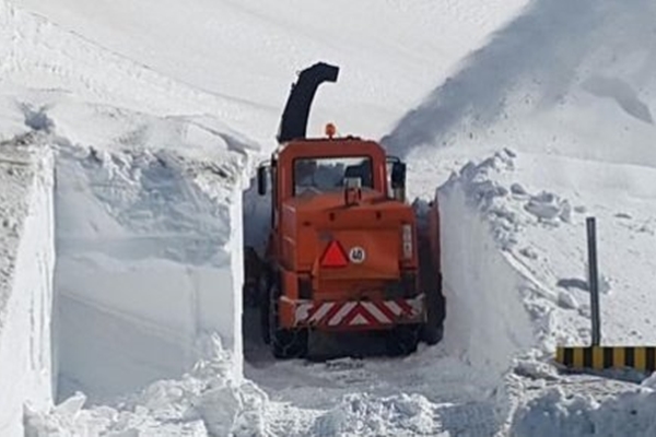 Baharda 4 metre karla mücadele