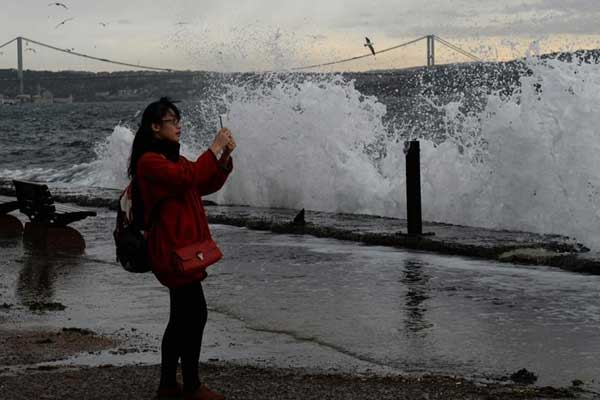 Meteoroloji'den  hava durumu açıklaması: Kuvvetli rüzgara dikkat!