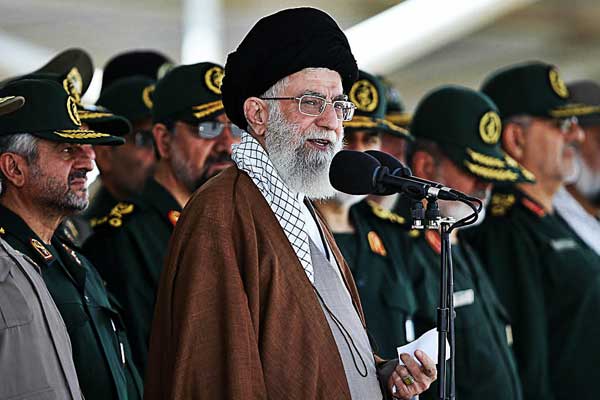 Ahmedinejad'dan Hamaney'e mektup: Halk memnun değil