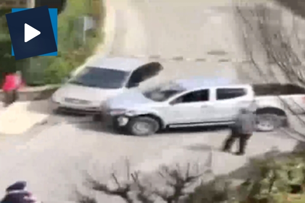 Cinnet getiren sürücü çarpmadık araç bırakmadı