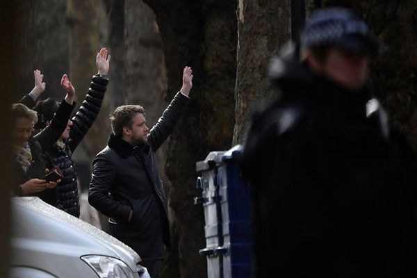 Rus diplomatlar İngiltere'den ayrılıyor