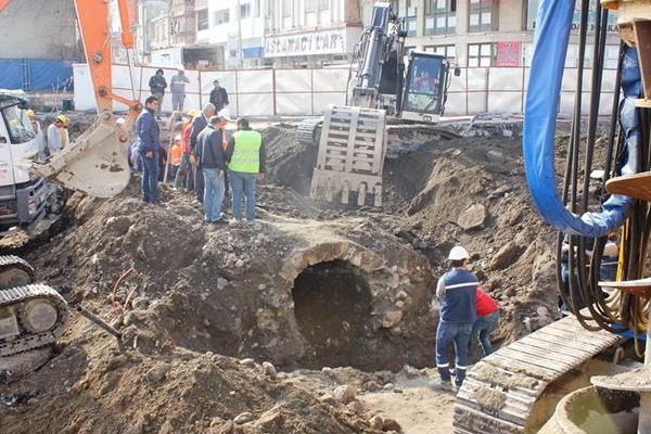 Osmaniye'de alt geçit çalışmasında eski yapıya rastlandı