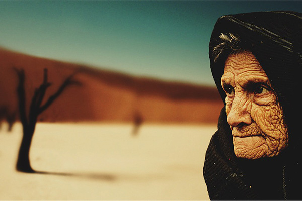 Kadınlar yaşlılıkta daha yalnız