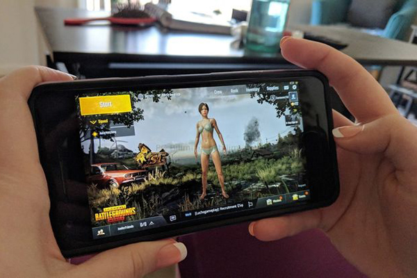 Bir haftada 100 ülkede zirveye oturdu