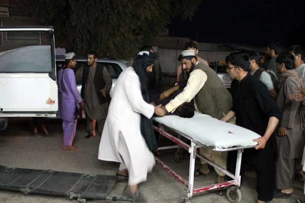 Afganistan'da bomba yüklü araçla saldırı: 15 kişi öldü