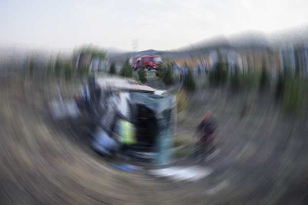 Aksaray'da yolcu otobüsü şarampole devrildi!