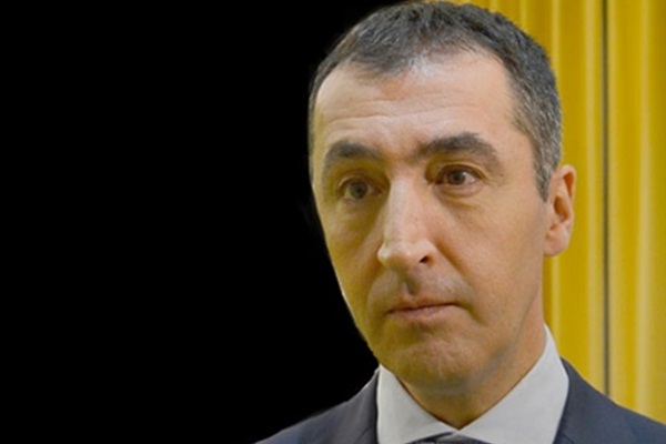 Ermenistan'dan Cem Özdemir'e Liyakat Nişanı