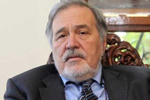 İlber Ortaylı: Wikipedia'yı hiç tavsiye etmiyorum, ansiklopedi okuyun